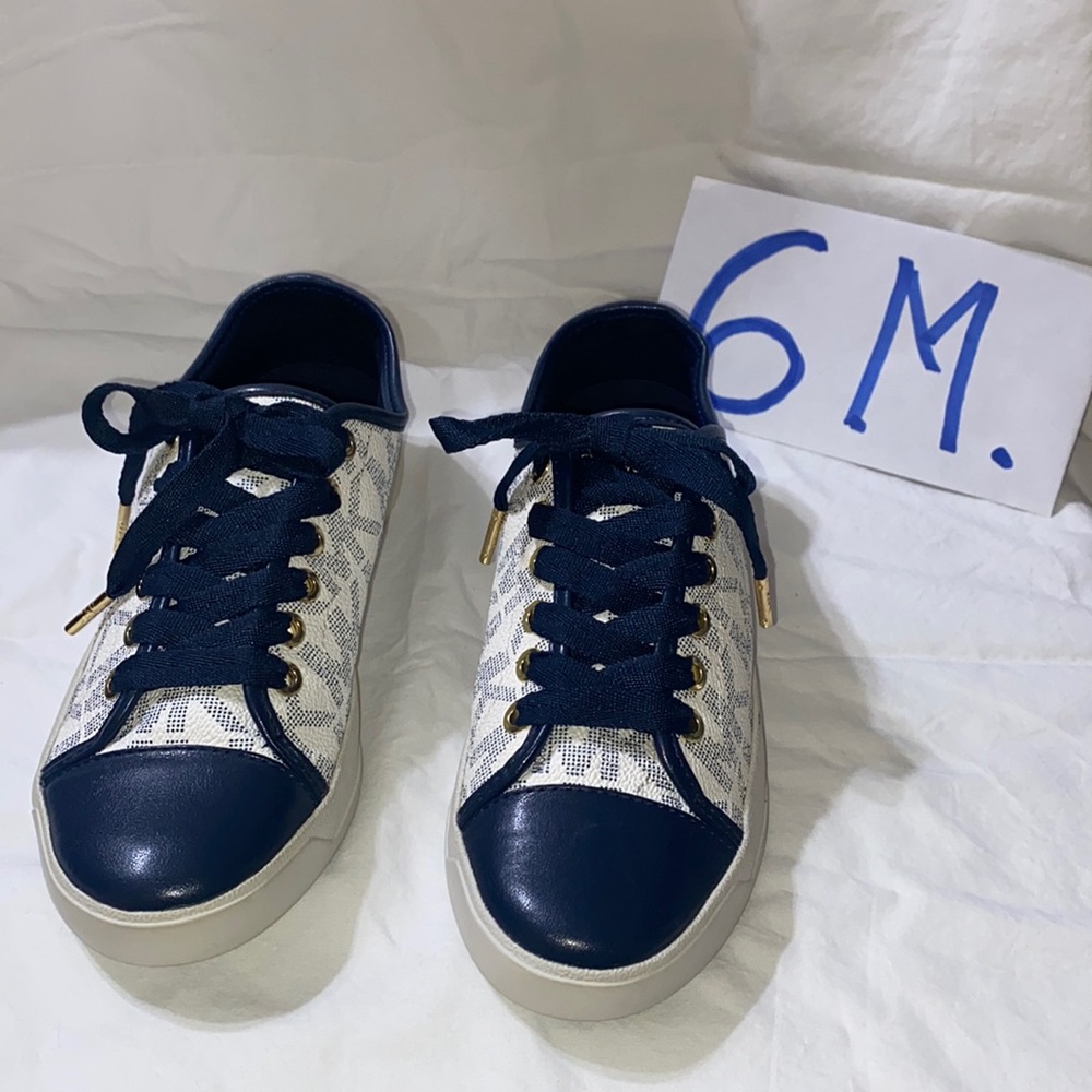 Michael kors. #6M great condition. Look new, never used.